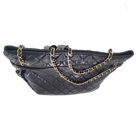 Vintage Chanel Tote Bag - Lambskin Quilted Leather w/ Gold Chain & CC Charm - Picture 14 of 15